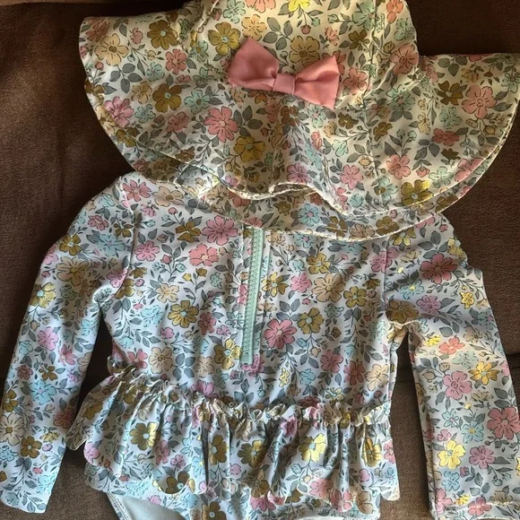 Tommy Bahama Baby Girl One Piece Rashguard Swimsuit with Sun Hat 12 Months - Picture 6 of 7
